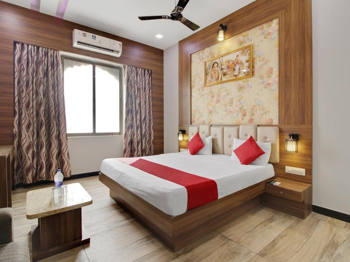 Oyo 70930 The Moon Hotel Asansol Exterior photo